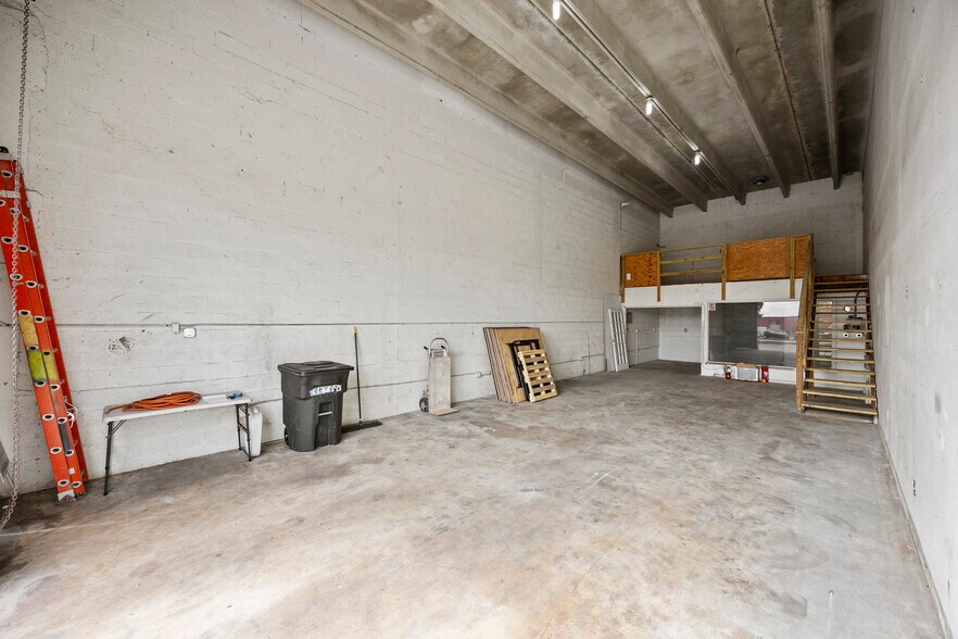 More Photos Of 1209 Gateway Rdg, Lake Park Warehouse For Sale