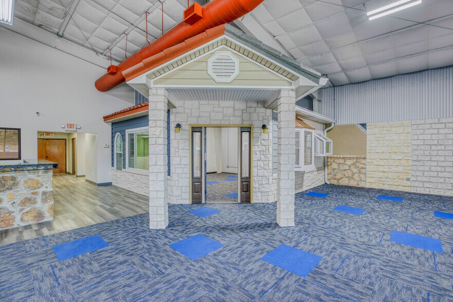 More Photos Of 5238 Evers Rd, San Antonio Warehouse For Sale