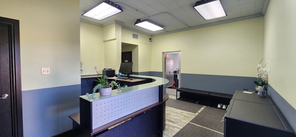 More Photos Of 2510 E Michigan Ave, Lansing Freestanding For Sale