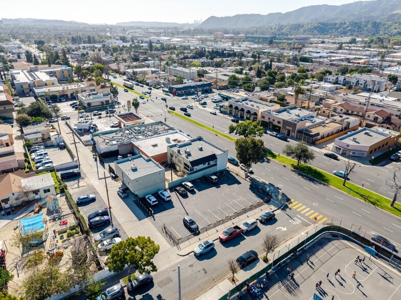 More Photos Of 1519-1521 W Glenoaks Blvd, Glendale Storefront Retail Residential For Lease