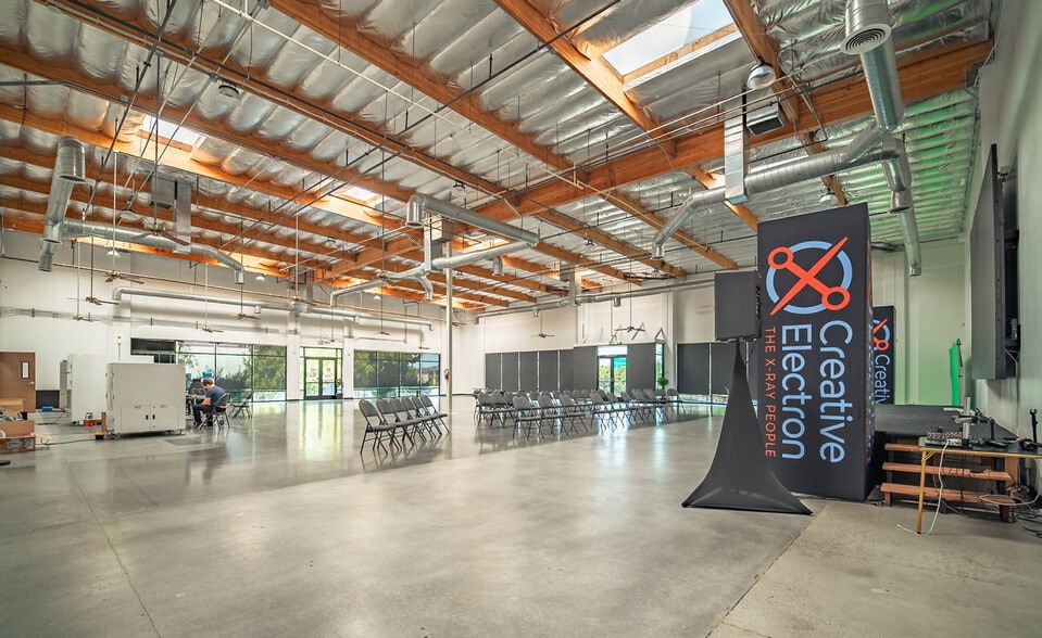 More Photos Of 307 E Carmel St, San Marcos Showroom For Lease