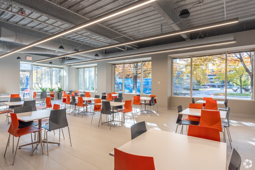 More Photos Of 9500 W Bryn Mawr Ave, Rosemont Office For Lease