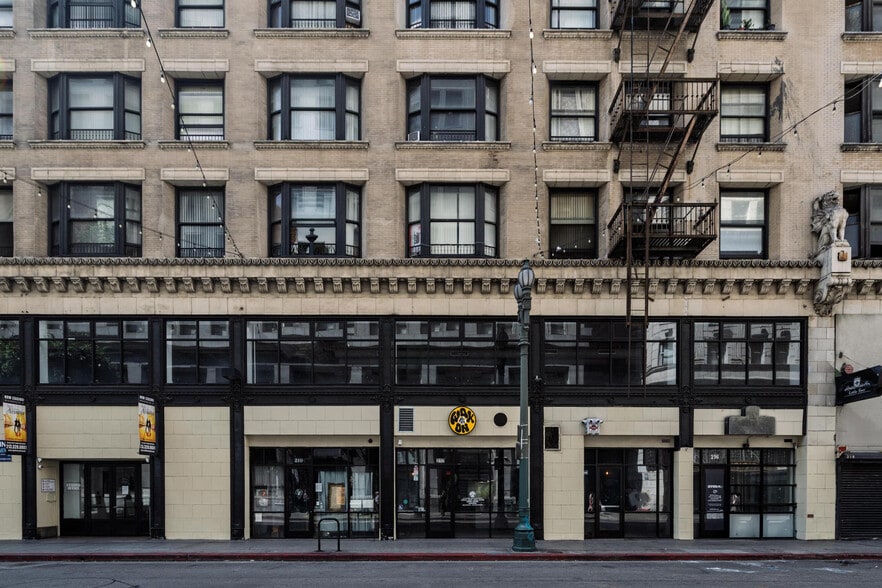 Primary Photo Of 212 W 5th St, Los Angeles Restaurant For Lease