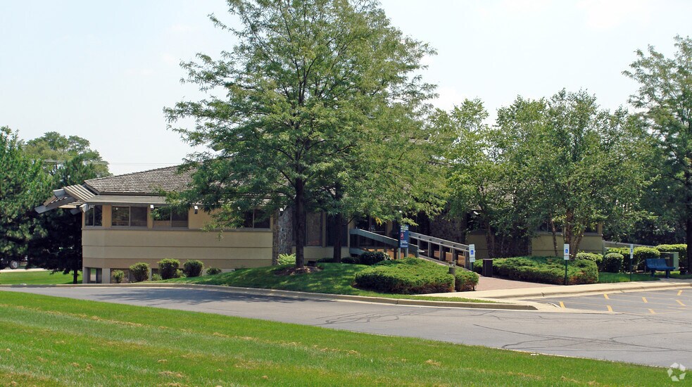 More Photos Of 970 McHenry Ave, Crystal Lake Medical For Sale