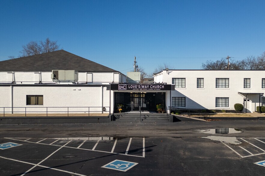 More Photos Of 310 Coles Ferry Pike, Lebanon Religious Facility For Sale