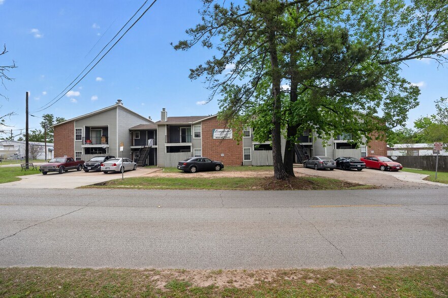 More Photos Of 214 Longstreet Rd, Willis Apartments For Sale