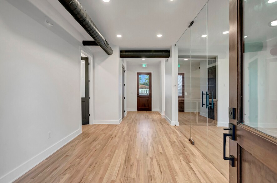 More Photos Of 2111 Cleveland St, Tampa Office For Sale