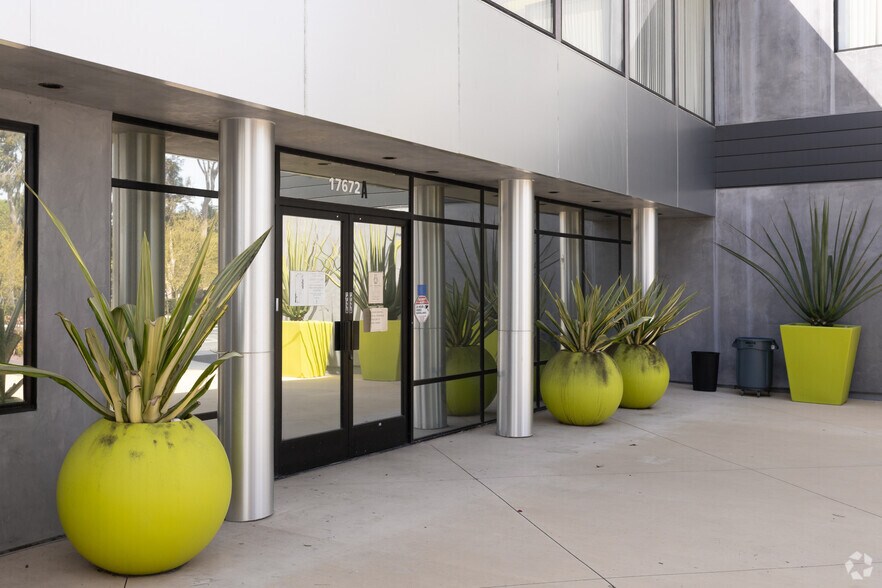 More Photos Of 17672 Cowan, Irvine Light Manufacturing For Lease