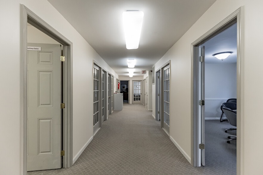 More Photos Of 10425 Southern Maryland Blvd, Dunkirk Medical For Lease