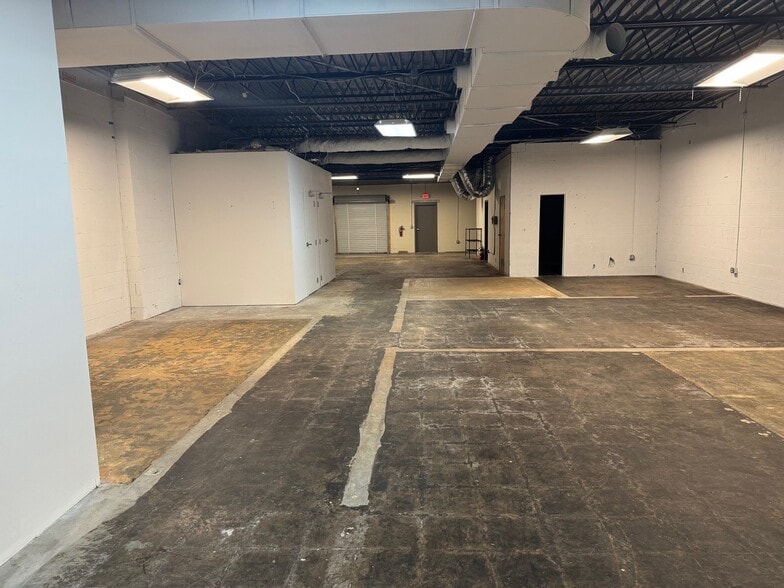 More Photos Of 238 W Valley Ave, Birmingham Office For Lease