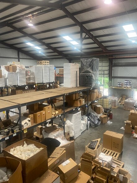 More Photos Of 8614 Veterans Memorial Dr, Houston Distribution For Sale