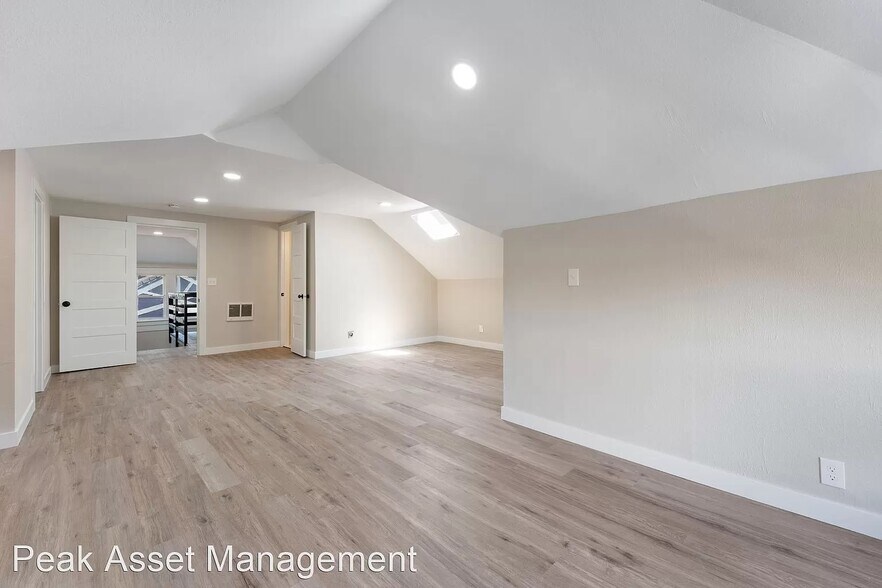 More Photos Of 1804 NE 14th Ave, Portland Apartments For Sale