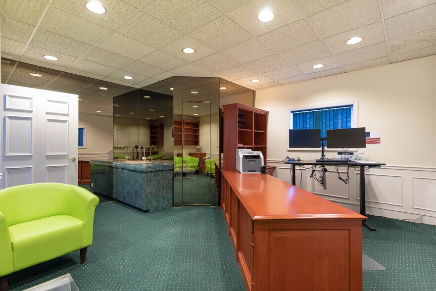 More Photos Of 275 Dixon Ave, Amityville Office For Sale