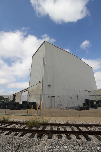 More Photos Of 2820 Market St, Garland Warehouse For Sale