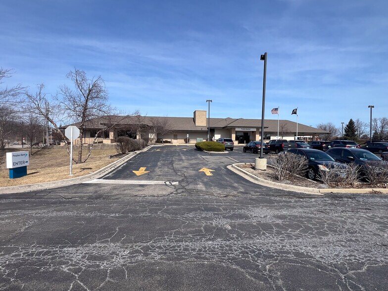 More Photos Of 14711 S Ravinia Ave, Orland Park General Retail For Sale