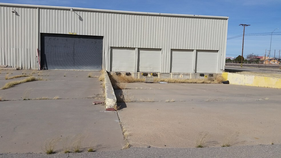 More Photos Of 110 W Borderland Rd, El Paso Warehouse For Lease