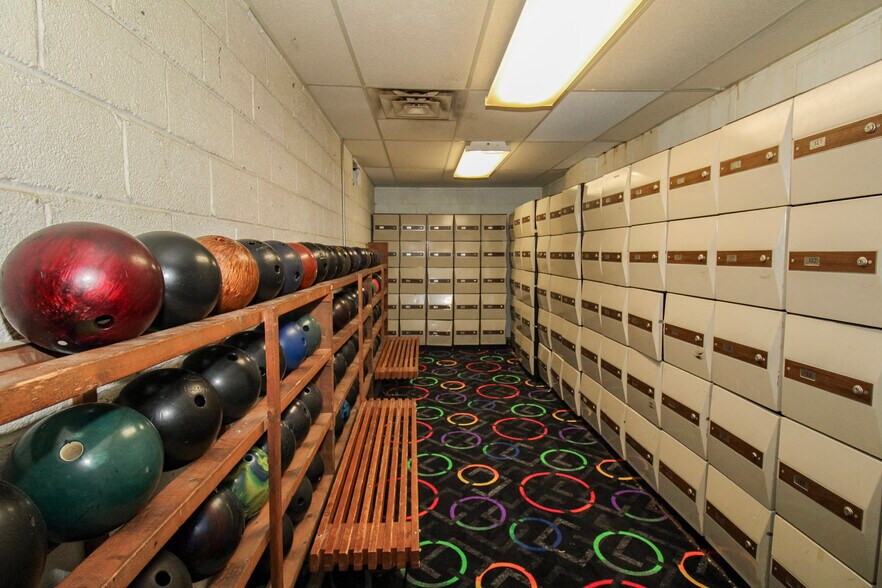 More Photos Of 125 Main St, Huron Bowling Alley For Sale
