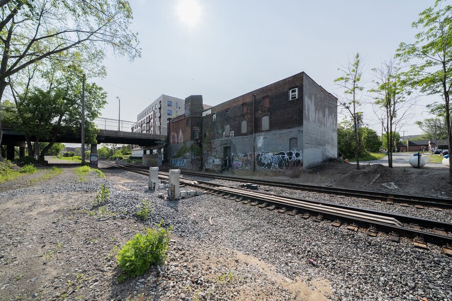 More Photos Of 2446 25th St, Cleveland Industrial For Sale