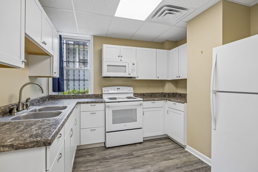 More Photos Of 609 W 7th St, Columbia Office For Sale