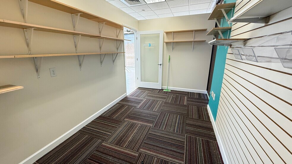 More Photos Of 3350-3390 E Bay Dr, Largo Storefront For Lease