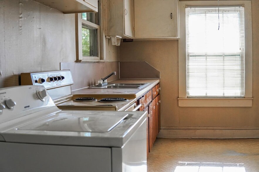 More Photos Of 4924 Freedom Dr, Charlotte Flex For Sale