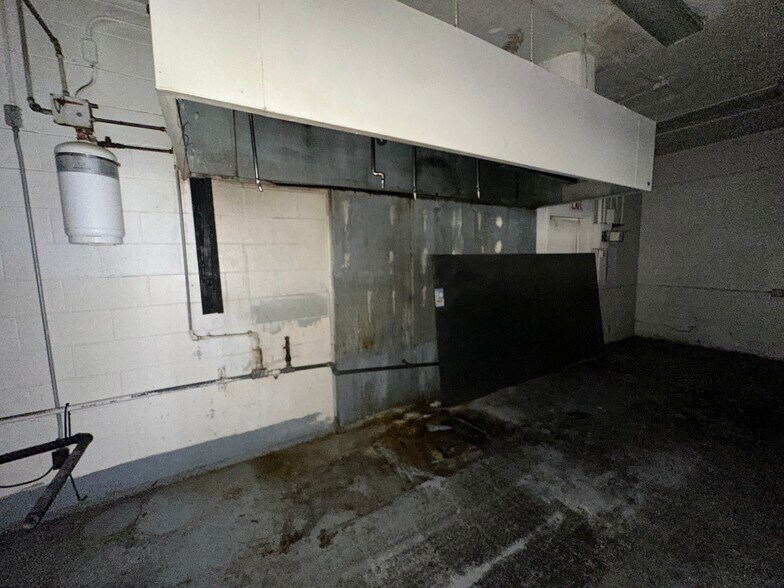 More Photos Of 230 Fox St, Lemoore Restaurant For Sale