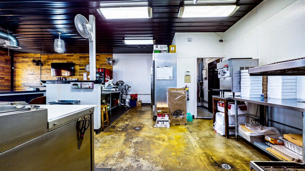 More Photos Of 1794 Harrington Memorial Rd, Mansfield Bar For Sale