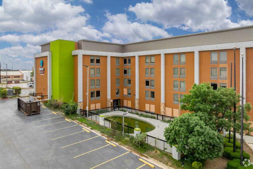 More Photos Of 4803 Manitou Dr, San Antonio Hotel For Sale