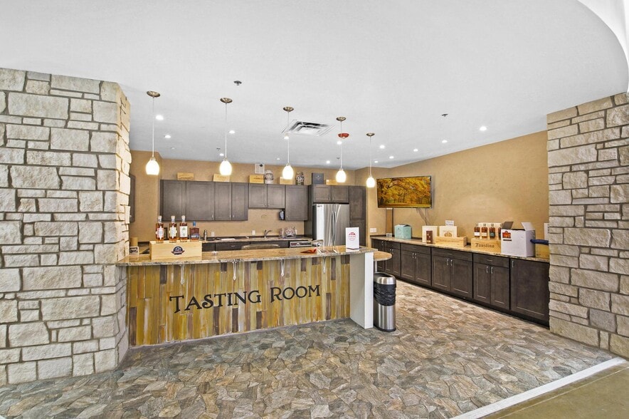 More Photos Of 15745 E Arapahoe Rd, Centennial Storefront For Sale