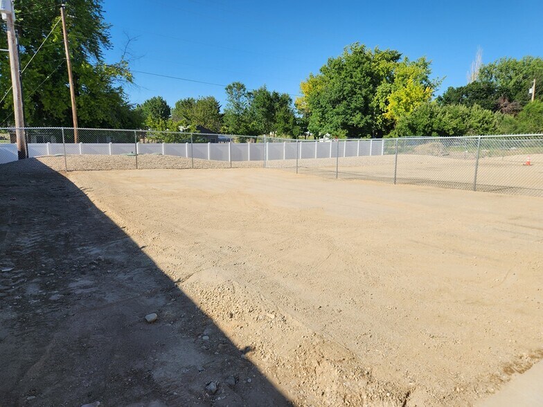 More Photos Of 74 N Happy Valley Rd, Nampa Warehouse For Lease