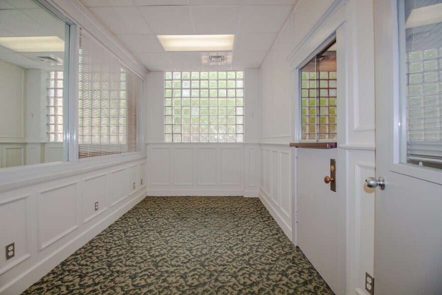 More Photos Of 50 Clay St, Morgantown Office Residential For Lease