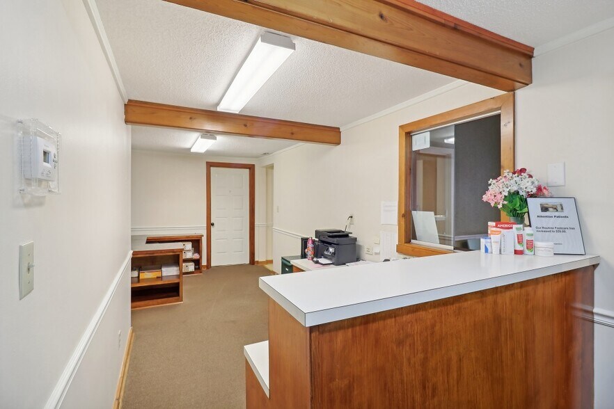 More Photos Of 1007 Carthage St, Sanford Medical For Lease