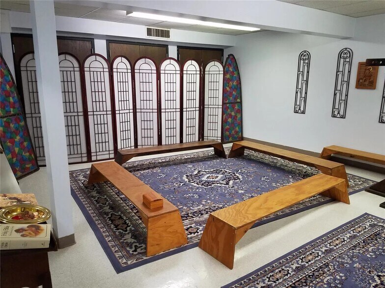 More Photos Of 15764 Clayton Rd, Ellisville Religious Facility For Lease