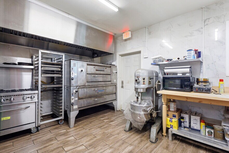 More Photos Of 4630 US Highway 17, De Leon Springs Restaurant For Sale