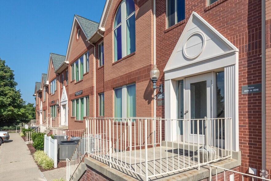 More Photos Of 22648 Glenn Dr, Sterling Office For Lease