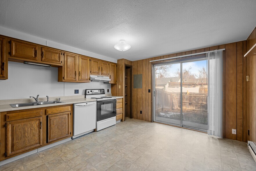 More Photos Of 1300 Balsam St, Lakewood Apartments For Sale