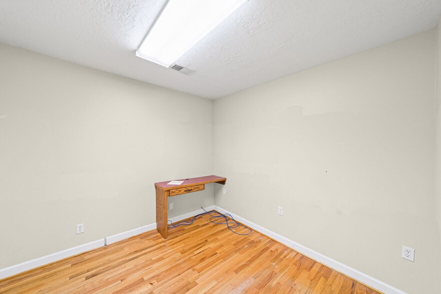 More Photos Of 125 Woodhaven Rd, North Wilkesboro Office For Sale