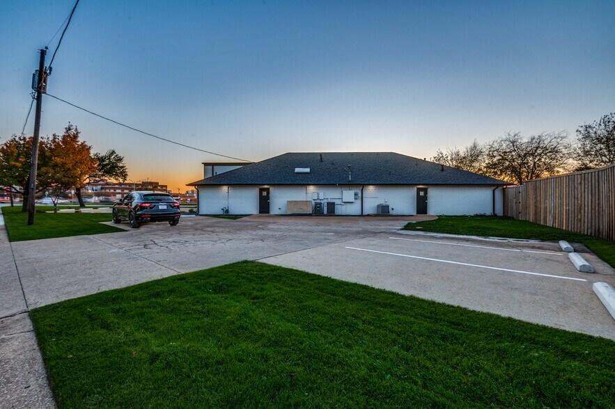 More Photos Of 6550 Lemmon Ave, Dallas Storefront Retail Office For Lease