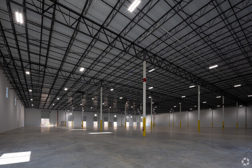 More Photos Of 4326 Avery Dr, Flowery Branch Distribution For Lease