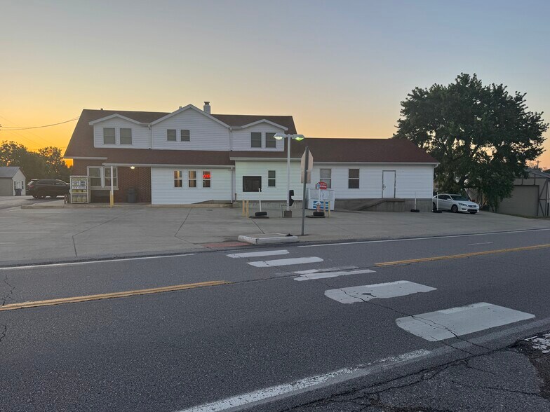 More Photos Of 201 S Highway 63, Freeburg Convenience Store For Sale
