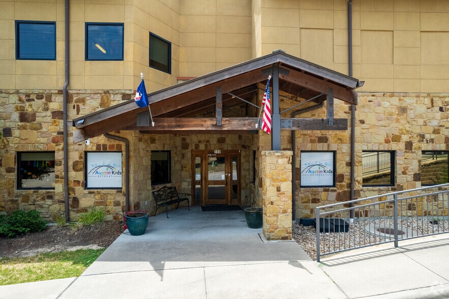 More Photos Of 4308 N Quinlan Park Rd, Austin Storefront Retail Office For Sale