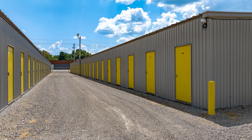 More Photos Of 2001 Phoenix Ave, Fort Smith Specialty For Sale