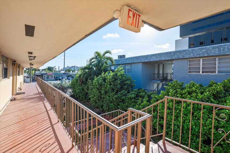 More Photos Of 701 NE 8th St, Hallandale Beach Apartments For Sale