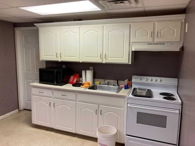 More Photos Of 1036 W Main St, Dothan Light Manufacturing For Sale