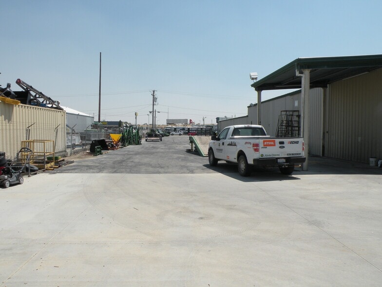 More Photos Of 45223 23rd St W, Lancaster Auto Dealership For Sale