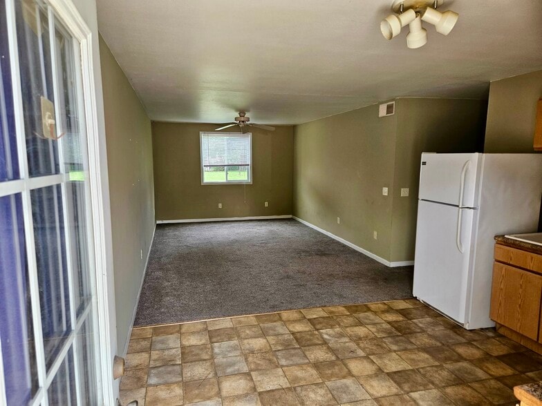 More Photos Of 601-605 W Orchard St, Macomb Apartments For Sale