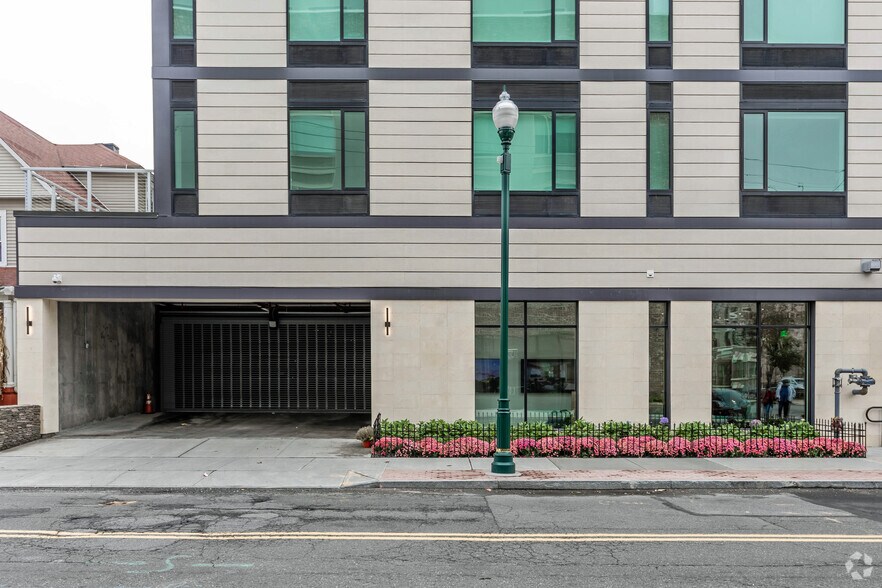 More Photos Of 20 Burling Ln, New Rochelle Apartments For Lease