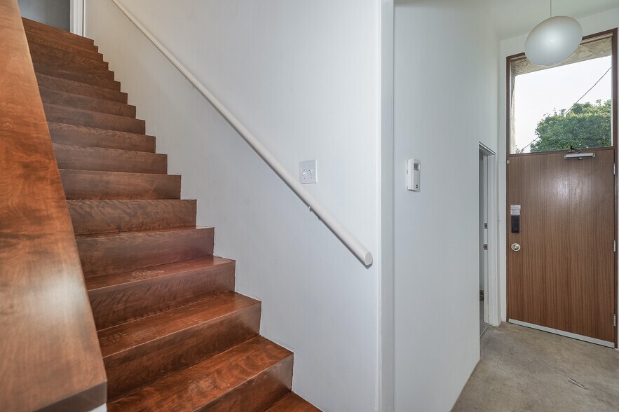 More Photos Of 503 Boccaccio Ave, Venice Loft Creative Space For Lease