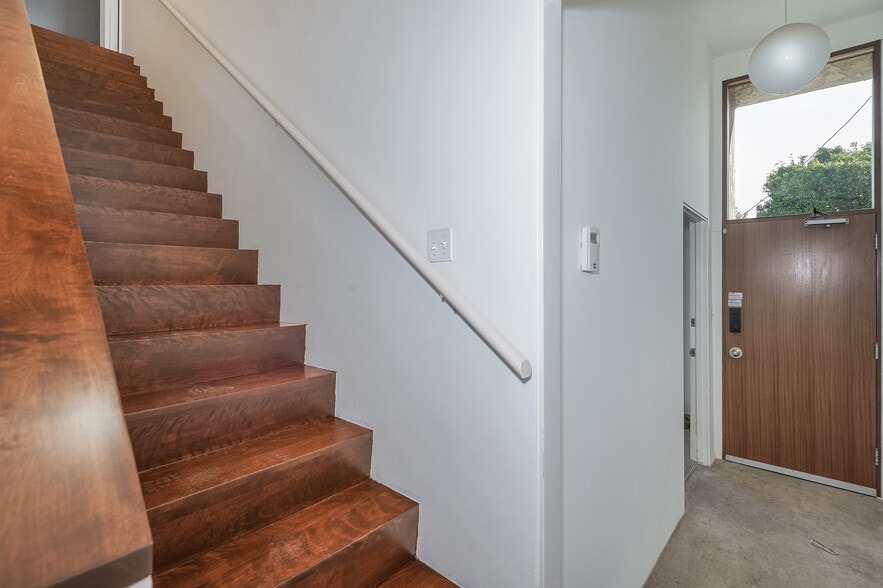 More Photos Of 503 Boccaccio Ave, Venice Loft Creative Space For Lease