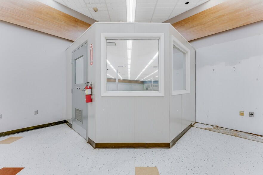 More Photos Of 19254 Seneca Trl, Marlinton Drugstore For Sale